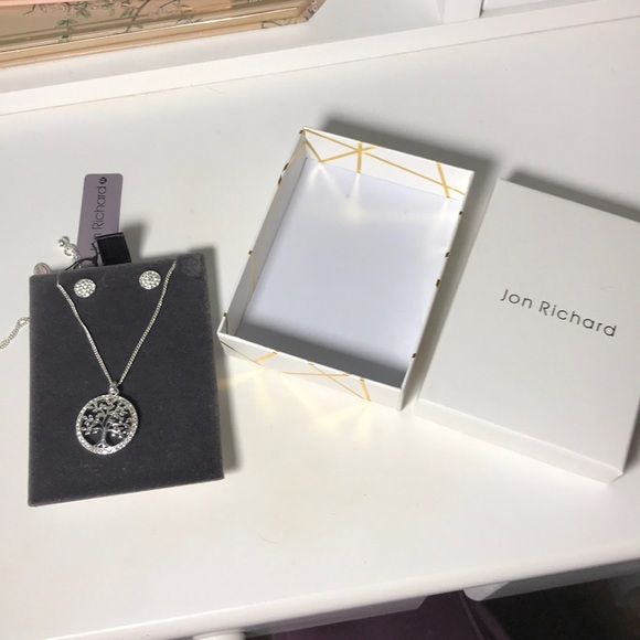 Silver necklace and earring set - Picture 7 of 7